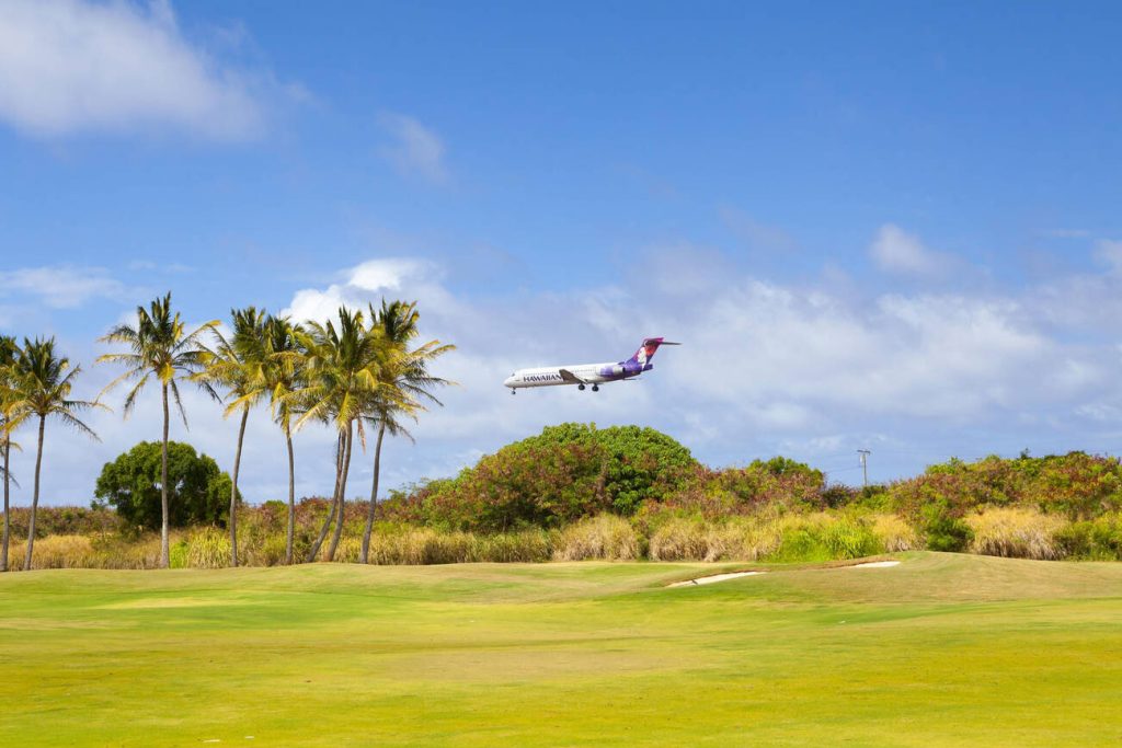 Plane Landing in Hawaii Kawaii With Sun - Cheapest Time